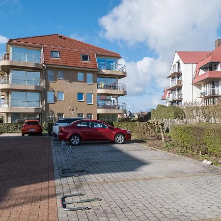 Ground Floor Apartment With Large Garden *