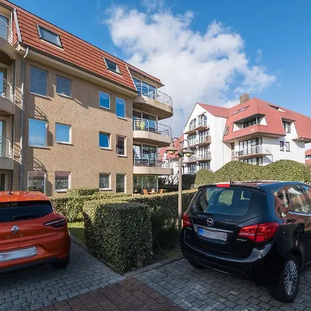 Ground Floor Apartment With Large Garden Apartment *