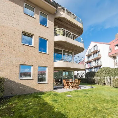 Ground Floor Apartment With Large Garden *