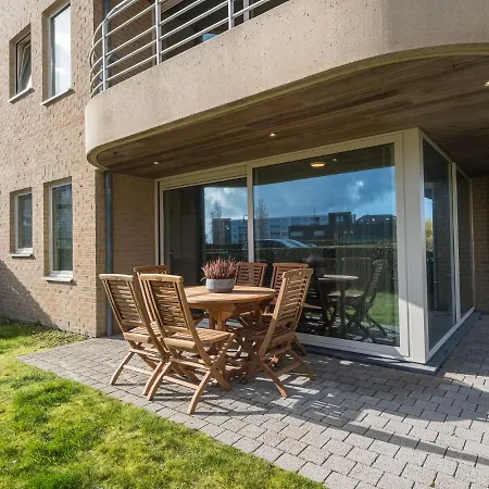 Ground Floor Apartment With Large Garden *